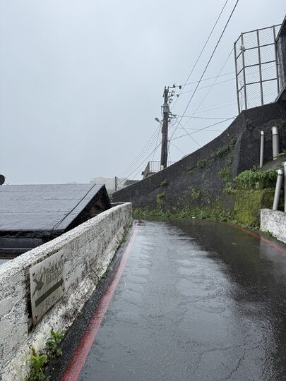 【新北】「Jiufen Breeze 九份惠風民宿．可將山景、海景與夜景盡收眼底的特色古厝改建民宿（Ｂ＆Ｂ／手作早餐／６人可包棟）」