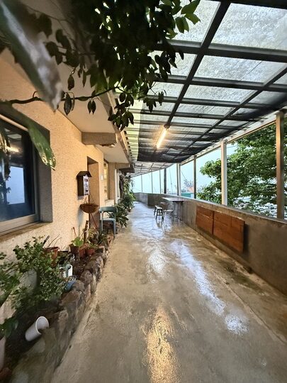 【新北】「Jiufen Breeze 九份惠風民宿．可將山景、海景與夜景盡收眼底的特色古厝改建民宿（Ｂ＆Ｂ／手作早餐／６人可包棟）」