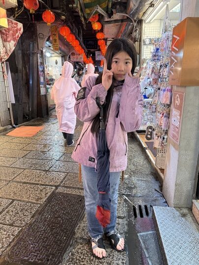 【新北】「Jiufen Breeze 九份惠風民宿．可將山景、海景與夜景盡收眼底的特色古厝改建民宿（Ｂ＆Ｂ／手作早餐／６人可包棟）」