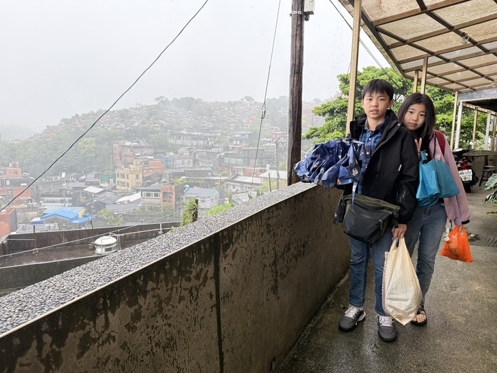 網站近期文章：【新北】「Jiufen Breeze九份惠風民宿．可將山景、海景與夜景盡收眼底的特色古厝改建民宿（Ｂ＆Ｂ／手作早餐／６人可包棟／小管家）」