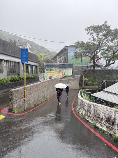 【新北】「Jiufen Breeze 九份惠風民宿．可將山景、海景與夜景盡收眼底的特色古厝改建民宿（Ｂ＆Ｂ／手作早餐／６人可包棟）」
