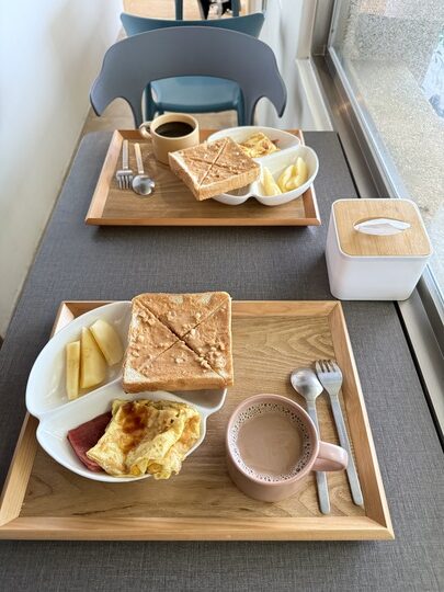 【新北】「Jiufen Breeze 九份惠風民宿．可將山景、海景與夜景盡收眼底的特色古厝改建民宿（Ｂ＆Ｂ／手作早餐／６人可包棟）」