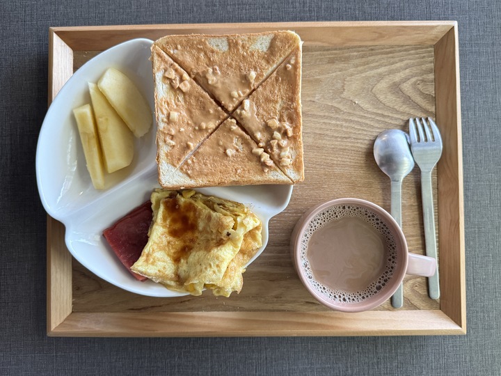 【新北】「Jiufen Breeze 九份惠風民宿．可將山景、海景與夜景盡收眼底的特色古厝改建民宿（Ｂ＆Ｂ／手作早餐／６人可包棟）」