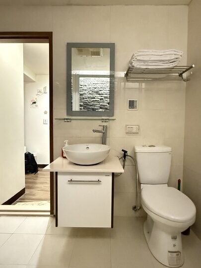 【新北】「Jiufen Breeze 九份惠風民宿．可將山景、海景與夜景盡收眼底的特色古厝改建民宿（Ｂ＆Ｂ／手作早餐／６人可包棟）」