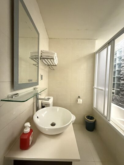 【新北】「Jiufen Breeze 九份惠風民宿．可將山景、海景與夜景盡收眼底的特色古厝改建民宿（Ｂ＆Ｂ／手作早餐／６人可包棟）」