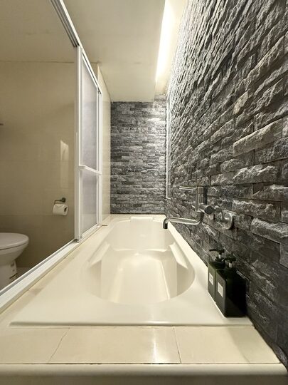 【新北】「Jiufen Breeze 九份惠風民宿．可將山景、海景與夜景盡收眼底的特色古厝改建民宿（Ｂ＆Ｂ／手作早餐／６人可包棟）」