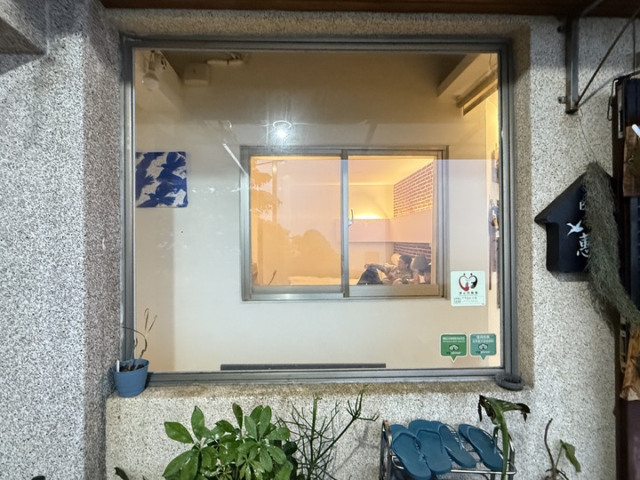 【新北】「Jiufen Breeze 九份惠風民宿．可將山景、海景與夜景盡收眼底的特色古厝改建民宿（Ｂ＆Ｂ／手作早餐／６人可包棟）」