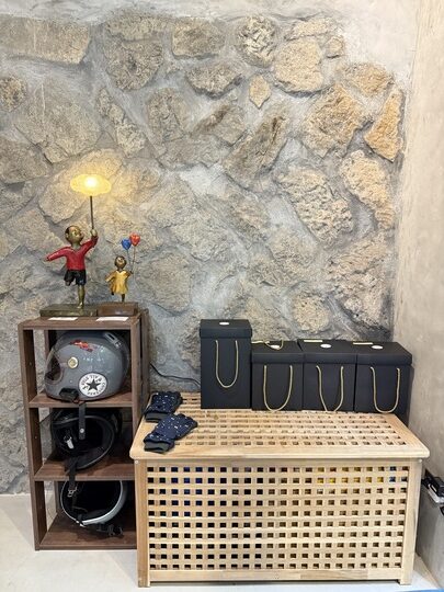 【九份】「暇咖啡hima cafe．坐擁山與海，美景盡收眼底的隱藏版景觀咖啡館（手沖.義式咖啡/聖代/可頌/手作甜點/無預約.採現場候位）」