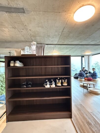 【九份】「暇咖啡hima cafe．坐擁山與海，美景盡收眼底的隱藏版景觀咖啡館（手沖.義式咖啡/聖代/可頌/手作甜點/無預約.採現場候位）」