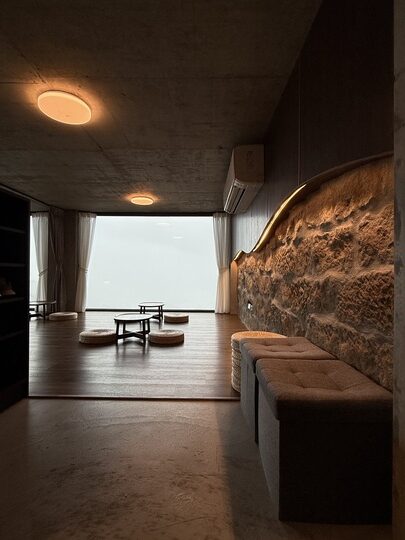 【九份】「暇咖啡hima cafe.坐擁山與海,美景盡收眼底的隱藏版景觀咖啡館(手沖.義式咖啡/聖代/可頌/手作甜點/無預約.採現場候位)」 【九份】「暇咖啡hima cafe.坐擁山與海,美景盡收眼底的隱藏版景觀咖啡館(手沖.義式咖啡/聖代/可頌/手作甜點/無預約.採現場候位)」