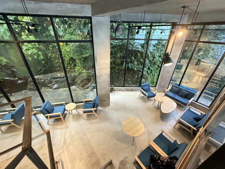 【九份】「暇咖啡hima cafe.坐擁山與海,美景盡收眼底的隱藏版景觀咖啡館(手沖.義式咖啡/聖代/可頌/手作甜點/無預約.採現場候位)」 【九份】「暇咖啡hima cafe.坐擁山與海,美景盡收眼底的隱藏版景觀咖啡館(手沖.義式咖啡/聖代/可頌/手作甜點/無預約.採現場候位)」