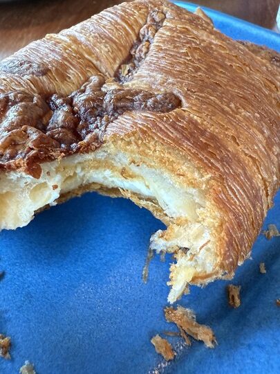 【九份】「暇咖啡hima cafe．坐擁山與海，美景盡收眼底的隱藏版景觀咖啡館（手沖.義式咖啡/聖代/可頌/手作甜點/無預約.採現場候位）」