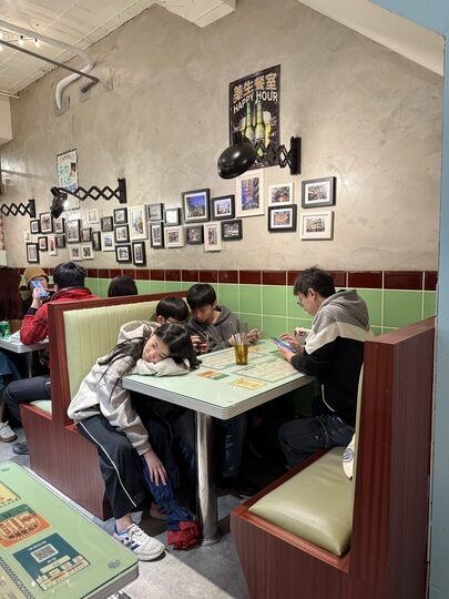 【桃園】「美生餐室-中華店．復古懷舊氛圍港式茶餐廳(港點/大排檔/燒臘/豬扒包/三文治.多士/蛋撻/近統領廣場.火車站/可線上訂位）」