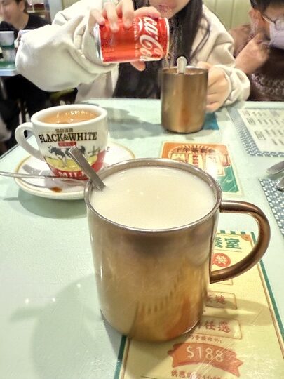 【桃園】「美生餐室-中華店．復古懷舊氛圍港式茶餐廳(港點/大排檔/燒臘/豬扒包/三文治.多士/蛋撻/近統領廣場.火車站/可線上訂位）」