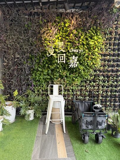 【嘉義】「葉綠宿・漫漫回嘉 Home Way Hotel．近文化路夜市文青質感風旅店（櫻桃計劃咖啡館/豪華四人房/無早餐/車位需預約）」