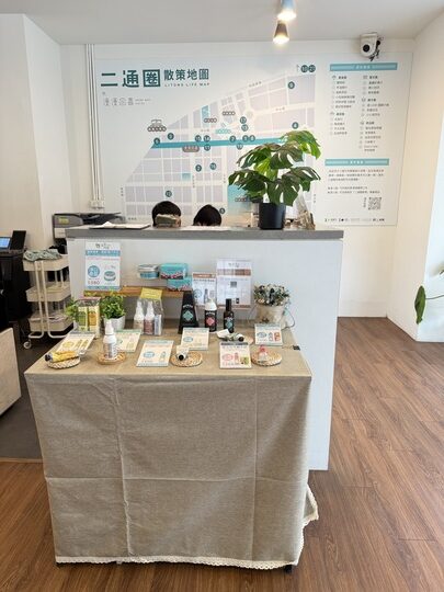 【嘉義】「葉綠宿・漫漫回嘉 Home Way Hotel．近文化路夜市文青質感風旅店（櫻桃計劃咖啡館/豪華四人房/無早餐/車位需預約）」