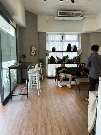 【嘉義】「葉綠宿・漫漫回嘉 Home Way Hotel．近文化路夜市文青質感風旅店（櫻桃計劃咖啡館/豪華四人房/無早餐/車位需預約）」