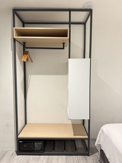 【嘉義】「葉綠宿・漫漫回嘉 Home Way Hotel．近文化路夜市文青質感風旅店（櫻桃計劃咖啡館/豪華四人房/無早餐/車位需預約）」