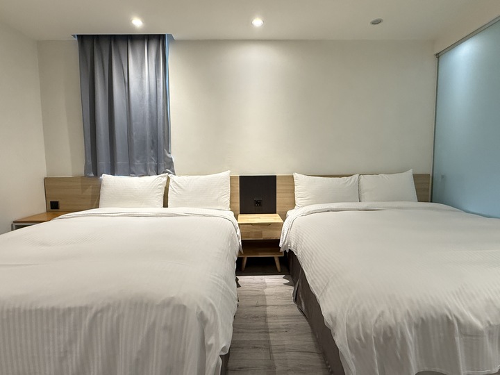 【嘉義】「葉綠宿・漫漫回嘉 Home Way Hotel．近文化路夜市文青質感風旅店（櫻桃計劃咖啡館/豪華四人房/無早餐/車位需預約）」