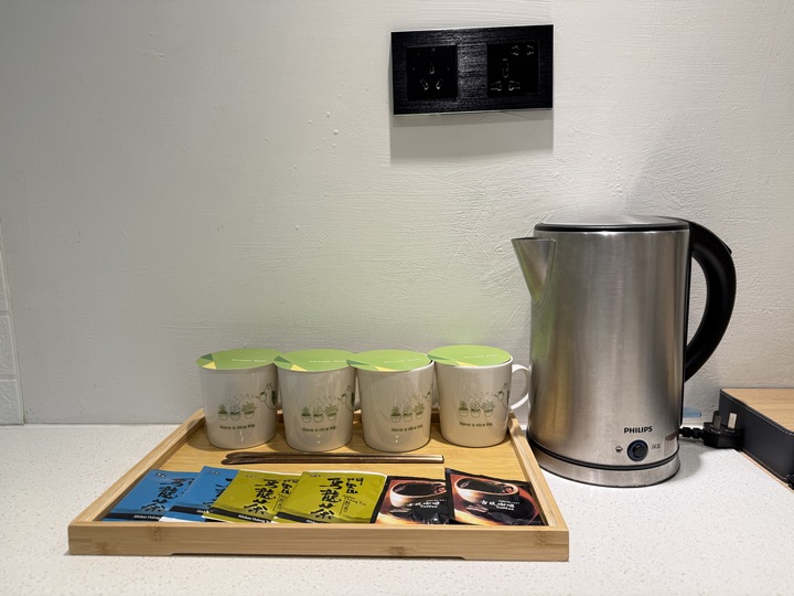 【嘉義】「葉綠宿・漫漫回嘉 Home Way Hotel．近文化路夜市文青質感風旅店（櫻桃計劃咖啡館/豪華四人房/無早餐/車位需預約）」