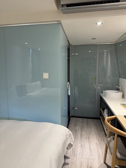 【嘉義】「葉綠宿・漫漫回嘉 Home Way Hotel．近文化路夜市文青質感風旅店（櫻桃計劃咖啡館/豪華四人房/無早餐/車位需預約）」