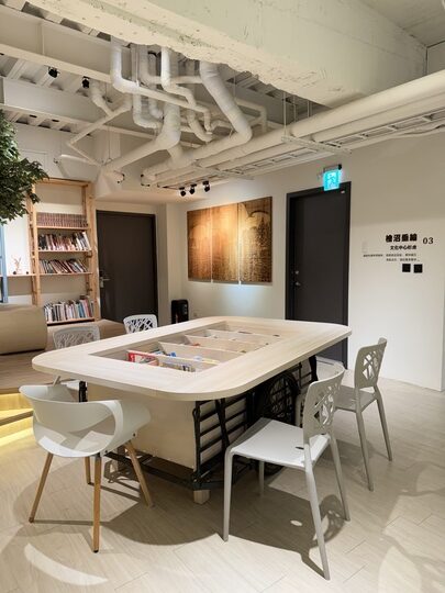 【嘉義】「葉綠宿・漫漫回嘉 Home Way Hotel．近文化路夜市文青質感風旅店（櫻桃計劃咖啡館/豪華四人房/無早餐/車位需預約）」