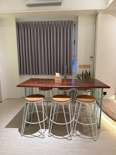 【嘉義】「葉綠宿・漫漫回嘉 Home Way Hotel．近文化路夜市文青質感風旅店（櫻桃計劃咖啡館/豪華四人房/無早餐/車位需預約）」