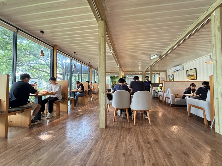 【平鎮】「厚冶 Bakery & Cafe．近央大，充滿綠意的日式職人手作麵包咖啡館（生吐司/三明治/點心/可內用.外帶/附停車場)」