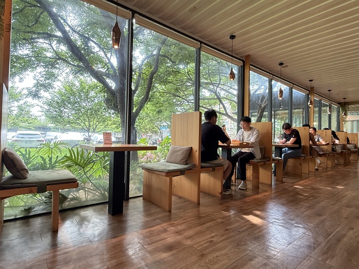 【平鎮】「厚冶 Bakery & Cafe．近央大，充滿綠意的日式職人手作麵包咖啡館（生吐司/三明治/點心/可內用.外帶/附停車場)」