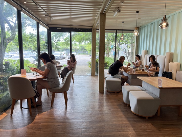 【平鎮】「厚冶 Bakery & Cafe．近央大，充滿綠意的日式職人手作麵包咖啡館（生吐司/三明治/點心/可內用.外帶/附停車場)」