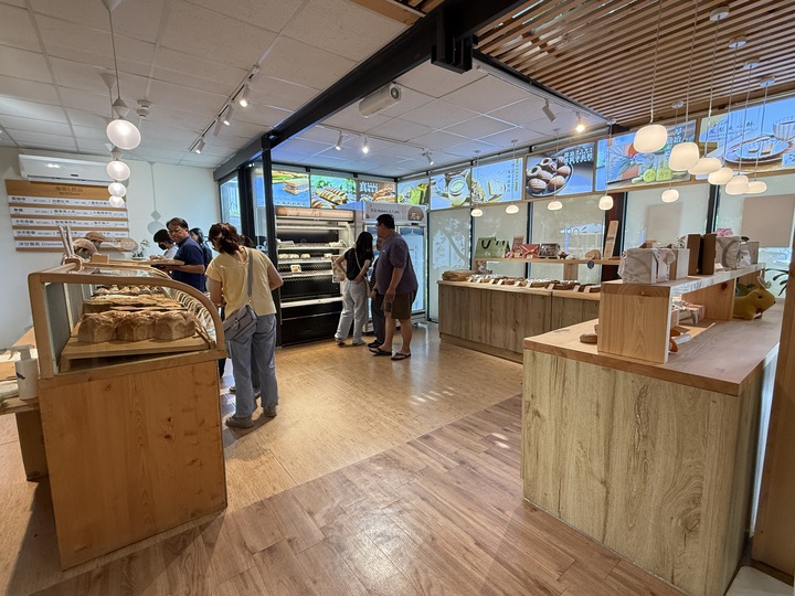 【平鎮】「厚冶 Bakery & Cafe．近央大，充滿綠意的日式職人手作麵包咖啡館（生吐司/三明治/點心/可內用.外帶/附停車場)」