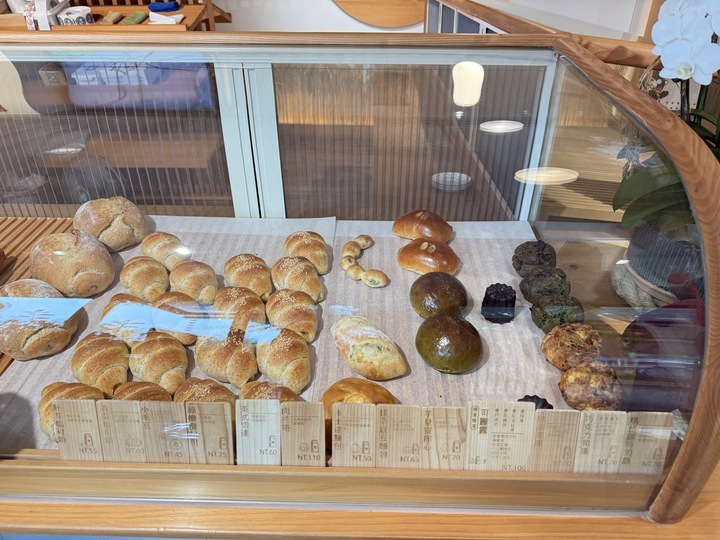 【平鎮】「厚冶 Bakery & Cafe．近央大，充滿綠意的日式職人手作麵包咖啡館（生吐司/三明治/點心/可內用.外帶/附停車場)」