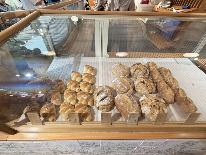 【平鎮】「厚冶 Bakery & Cafe．近央大，充滿綠意的日式職人手作麵包咖啡館（生吐司/三明治/點心/可內用.外帶/附停車場)」