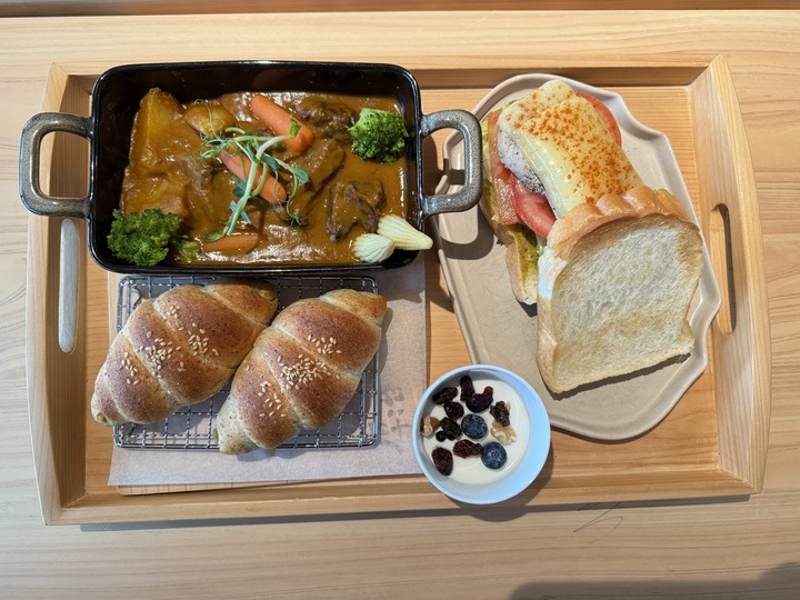 【平鎮】「厚冶 Bakery & Cafe．近央大，充滿綠意的日式職人手作麵包咖啡館（生吐司/三明治/點心/可內用.外帶/附停車場)」