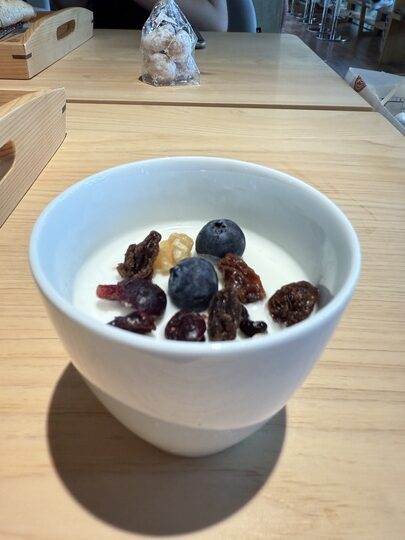 【平鎮】「厚冶 Bakery & Cafe．近央大，充滿綠意的日式職人手作麵包咖啡館（生吐司/三明治/點心/可內用.外帶/附停車場)」