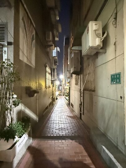 【台南】「赤崁接古所．隱身赤崁樓旁巷弄裡的質感風民宿（自助入住/地理位置佳/無電梯.早餐及停車場）」