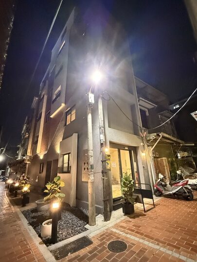 【台南】「赤崁接古所．隱身赤崁樓旁巷弄裡的質感風民宿（自助入住/地理位置佳/無電梯.早餐及停車場）」