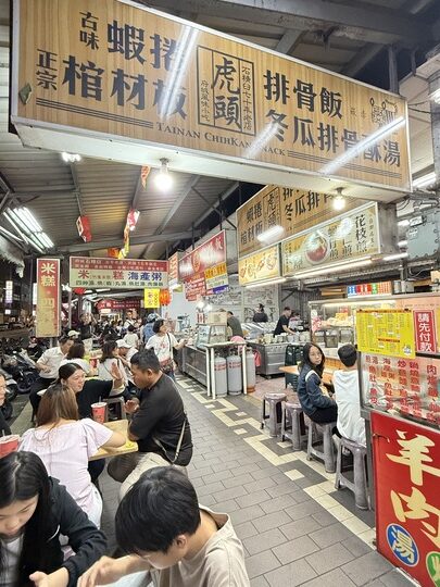 【台南】「赤崁接古所．隱身赤崁樓旁巷弄裡的質感風民宿（自助入住/地理位置佳/無電梯.早餐及停車場）」