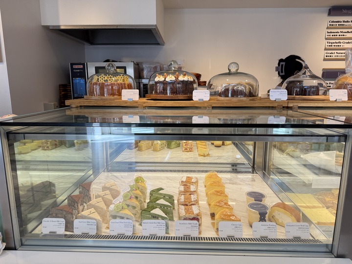 【桃園】「Mini.D Coffee同德館．隱身巷弄轉角，結合藝文空間的清新質感風咖啡館（早午餐/輕食/披薩/甜點/奈良美智作品/不限時/近藝文特區）」