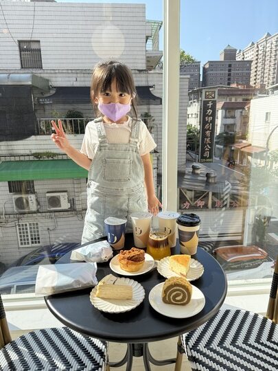 【桃園】「Mini.D Coffee同德館．隱身巷弄轉角，結合藝文空間的清新質感風咖啡館（早午餐/輕食/披薩/甜點/奈良美智作品/不限時/近藝文特區）」