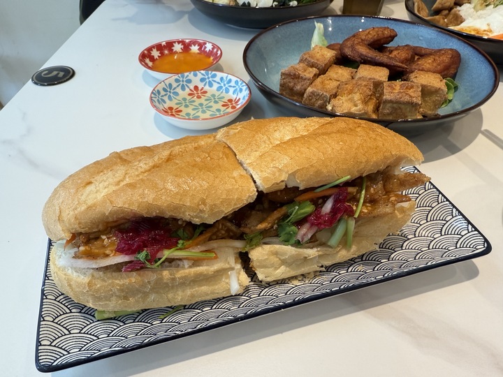 【八德】「越好吃越南料理．質感風越式料理（越式火鍋.飯品.河粉/經典小食.炸物/法國麵包/可線上訂餐/介壽路上.近大湳郵局）」