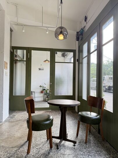 【中壢】「BA-beforetfa．藏身巷弄裡的復古風老宅咖啡館（戚風蛋糕/布蕾丁/寵物友善/近青菓市場）」