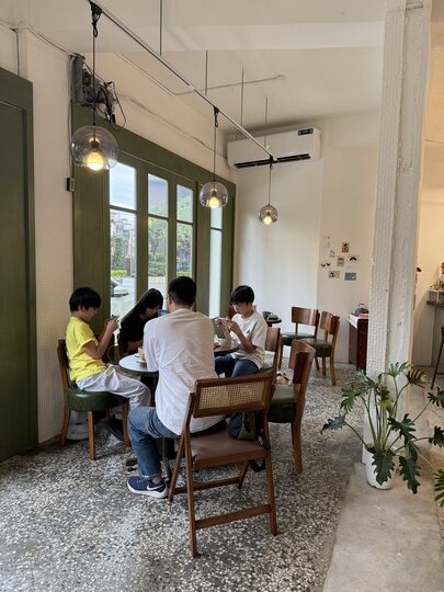 【中壢】「BA-beforetfa．藏身巷弄裡的復古風老宅咖啡館（戚風蛋糕/布蕾丁/寵物友善/近青菓市場）」