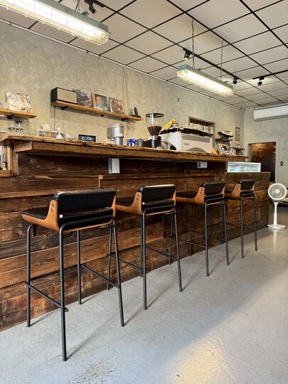 【頭份】「果宅咖啡Toufen_Guohome Coffee．自宅改建，有漫畫可以看的老宅咖啡館（手作甜點/早午餐/整模客訂蛋糕/近尚順）」