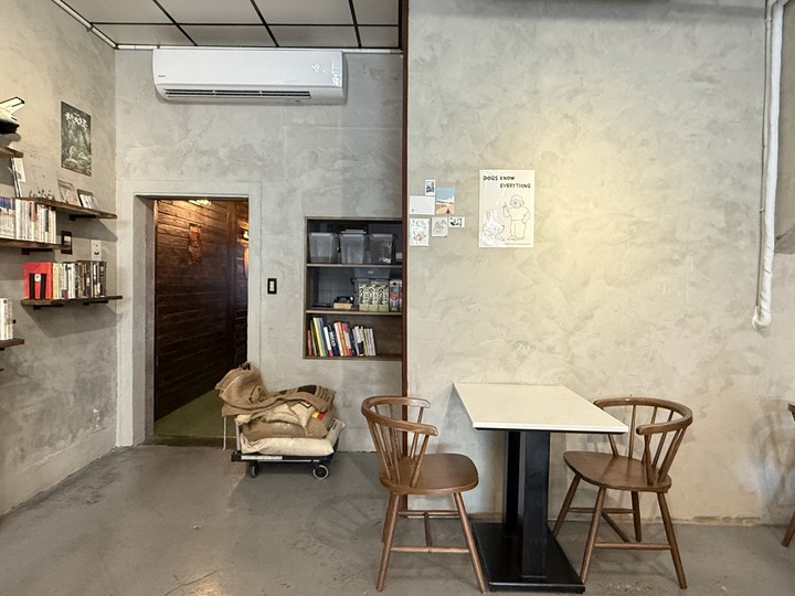 【頭份】「果宅咖啡Toufen_Guohome Coffee．自宅改建，有漫畫可以看的老宅咖啡館（手作甜點/早午餐/整模客訂蛋糕/近尚順）」