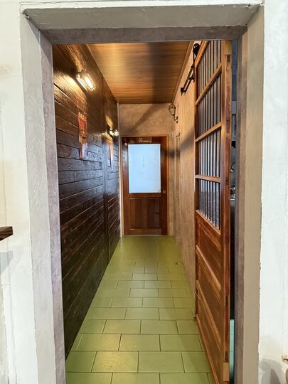 【頭份】「果宅咖啡Toufen_Guohome Coffee．自宅改建，有漫畫可以看的老宅咖啡館（手作甜點/早午餐/整模客訂蛋糕/近尚順）」