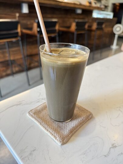 【頭份】「果宅咖啡Toufen_Guohome Coffee．自宅改建，有漫畫可以看的老宅咖啡館（手作甜點/早午餐/整模客訂蛋糕/近尚順）」