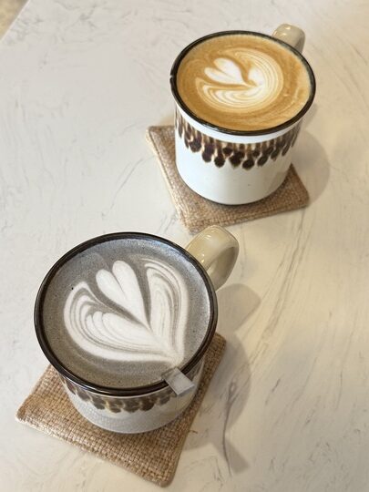 【頭份】「果宅咖啡Toufen_Guohome Coffee．自宅改建，有漫畫可以看的老宅咖啡館（手作甜點/早午餐/整模客訂蛋糕/近尚順）」