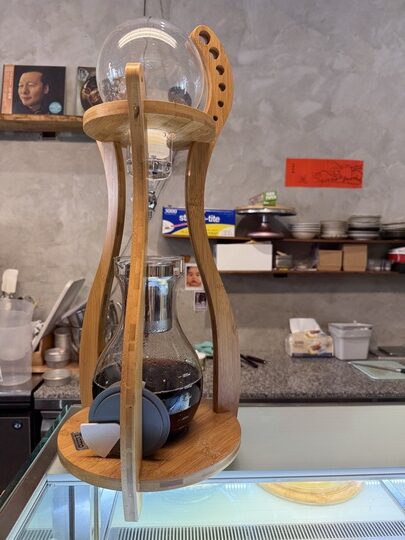 【頭份】「果宅咖啡Toufen_Guohome Coffee．自宅改建，有漫畫可以看的老宅咖啡館（手作甜點/早午餐/整模客訂蛋糕/近尚順）」