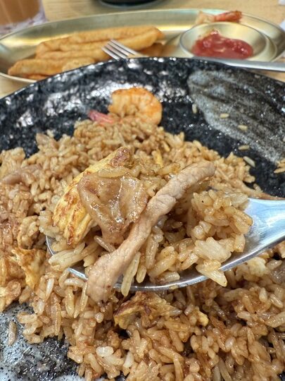 【八德】「萩喱.chill and chili-藏身大湳（市場）商圈巷弄裡的南洋風料理（叻沙/咖哩/炒飯.炒麵/炸物）」